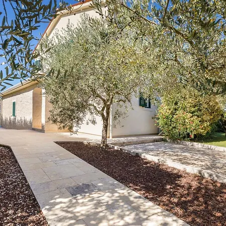Lasici Villa